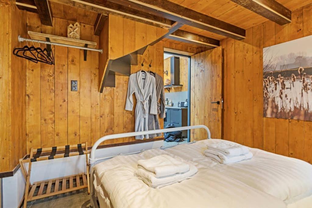 Uniek Houten Huis Nabij Bos En Plassen Hollandsche Rading Ngoại thất bức ảnh